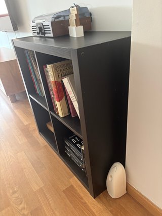 Estantería modular Ikea negra y marrón