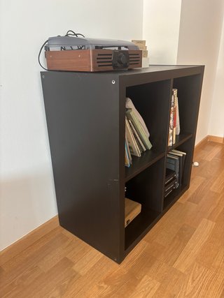 Estantería modular Ikea negra y marrón