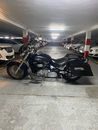 Vendo o cambio Suzuki Intruder VL 800 Negra