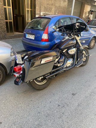 Vendo o cambio Suzuki Intruder VL 800 Negra