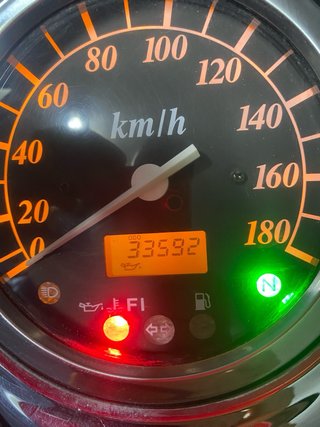 Vendo o cambio Suzuki Intruder VL 800 Negra