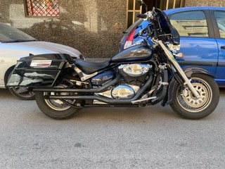 Vendo o cambio Suzuki Intruder VL 800 Negra