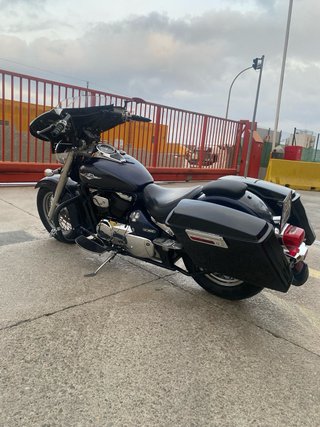 Vendo o cambio Suzuki Intruder VL 800 Negra