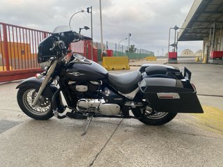 Vendo o cambio Suzuki Intruder VL 800 Negra