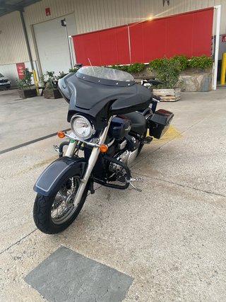 Vendo o cambio Suzuki Intruder VL 800 Negra