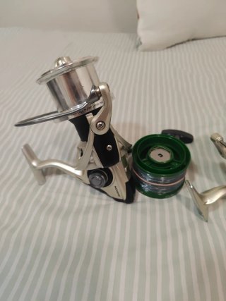 Pareja de Carretes Surfcasting Akami