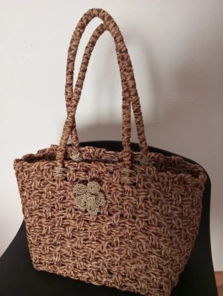 Bolso artesanal tejido beige y marrón