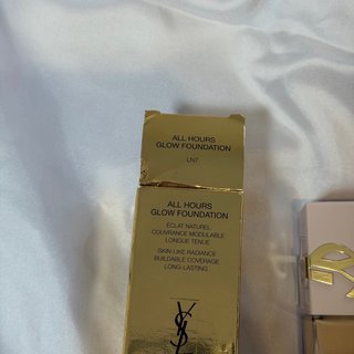 Base de maquillaje YSL All Hours Glow tono LN7