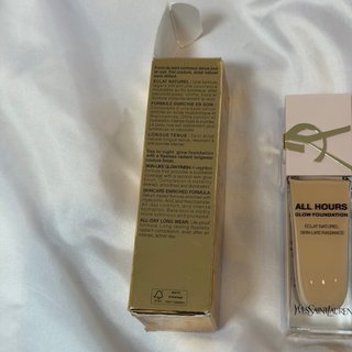 Base de maquillaje YSL All Hours Glow tono LN7