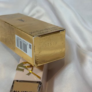 Base de maquillaje YSL All Hours Glow tono LN7