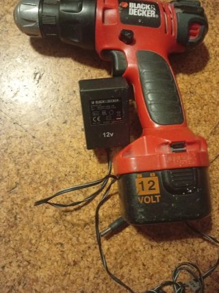 Taladro Black & Decker Rojo