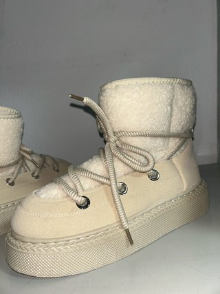 Botas de nieve beige con cordones