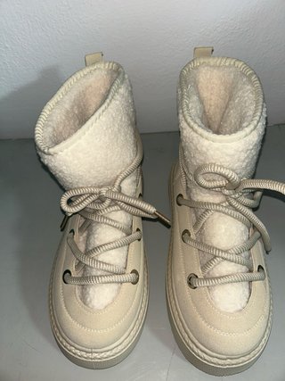 Botas de nieve beige con cordones