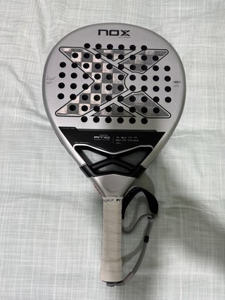 Pala de pádel NOX AT10 18K+