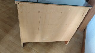 Mueble de madera abierto