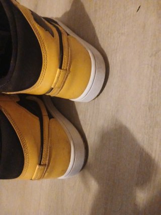 Zapatillas Jordan Air Negras y Amarillas
