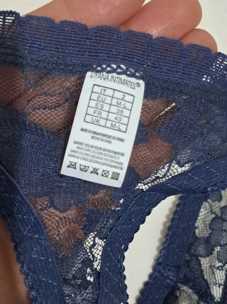 Braguita azul aterciopelada con encaje