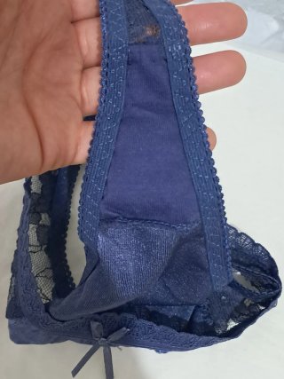 Braguita azul aterciopelada con encaje