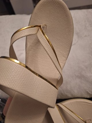 Sandalias cuña beige y oro Talla 40