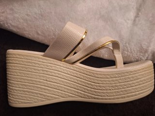 Sandalias cuña beige y oro Talla 40