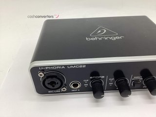 tarjeta interface behringer u-phoria umc22