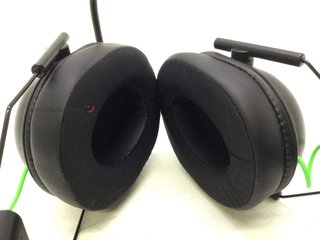 auricular ps5 razer razer blackshark v2 hyperspeed para pc - auriculares para esports inalámbricos y ligeros (280 g, micrófono hyperclear, diafragmas triforce de titanio de 50 mm, bluetooth) negro