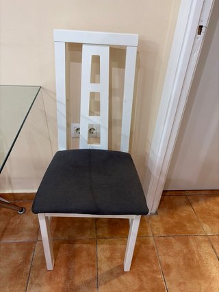 Mesa Comedor Cristal y 4 Sillas Tapizadas