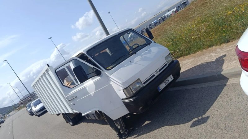 Nissan Trade 1999 - foto 1