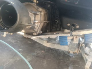 Moto de agua negra y dorada gp1300r