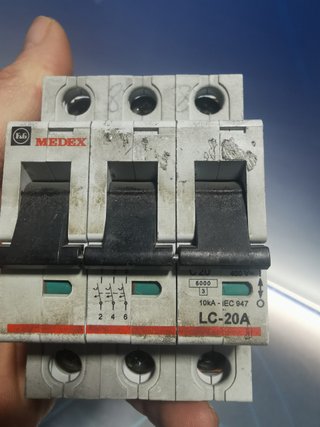 5 Interruptores Automáticos Magnetotermicos , MEDEX, LSC-16A, FS 40/4, LC-20A