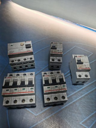 5 Interruptores Automáticos Magnetotermicos , MEDEX, LSC-16A, FS 40/4, LC-20A