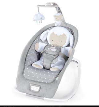 Mecedora de bebé Ingenuity casi nueva