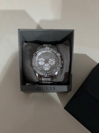Reloj Guess Plateado con Cristales
