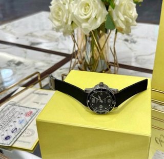 Reloj Longines Negro y Plata Correa Caucho
