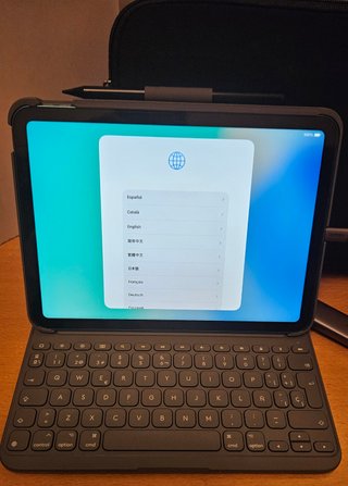 iPad A16 Apple + Funda Teclado ESP Logitech