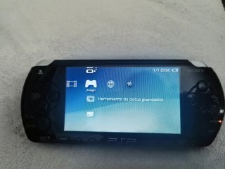 Se vende Psp fat con muy poco uso.
