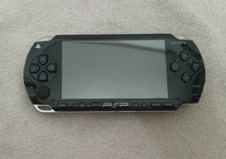 Se vende Psp fat con muy poco uso.