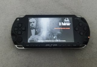 Se vende Psp fat con muy poco uso.