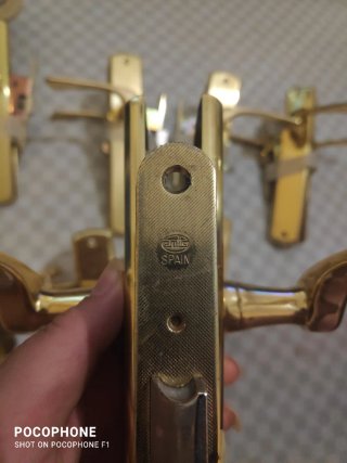 Lote 8 juegos manillas puerta AMIG doradas