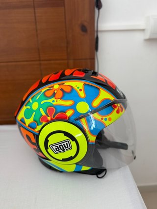 Casco Agv con diseño psicodélico