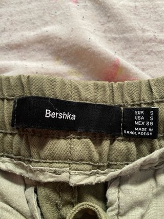 Pantalones cargo Bershka verde militar