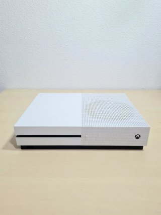 Xbox One S Blanca + Mando y Cables