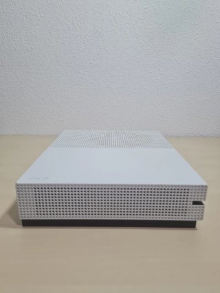 Xbox One S Blanca + Mando y Cables