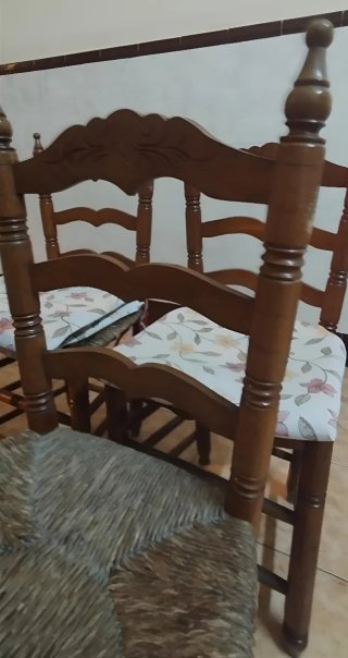 4 Sillas rústicas madera/anea.