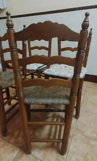 4 Sillas rústicas madera/anea.