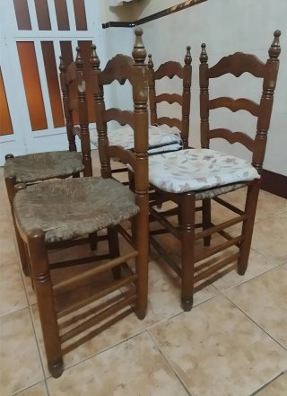 4 Sillas rústicas madera/anea.