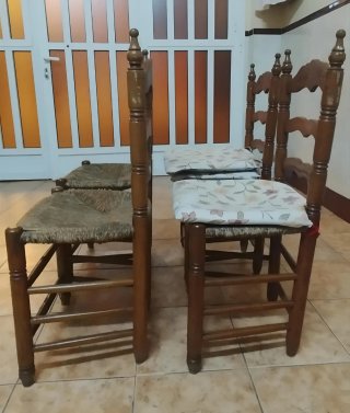 4 Sillas rústicas madera/anea.