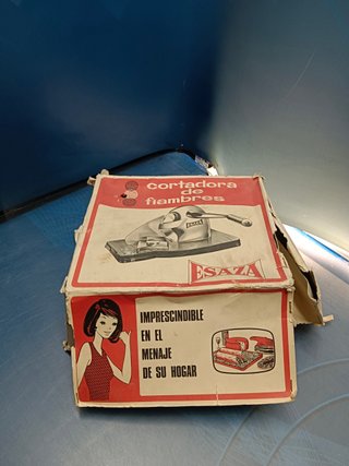 Antiguo cortador de fiambre marca Esaza en su caja