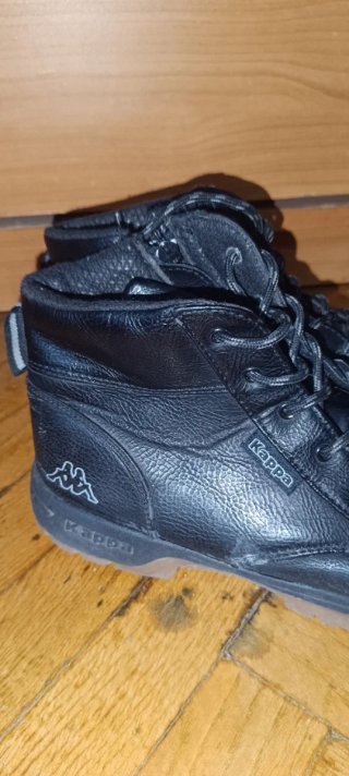 Botas negras con cordones