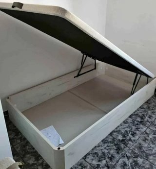 Canapé abatible y colchón nuevo de fábrica